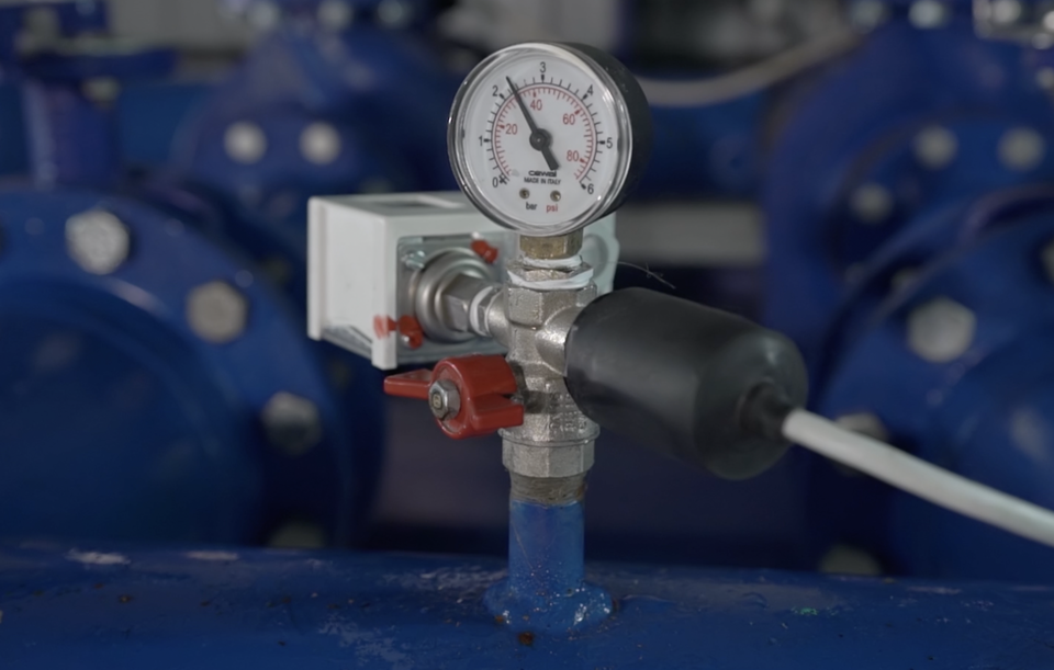 water pressure testing gauge